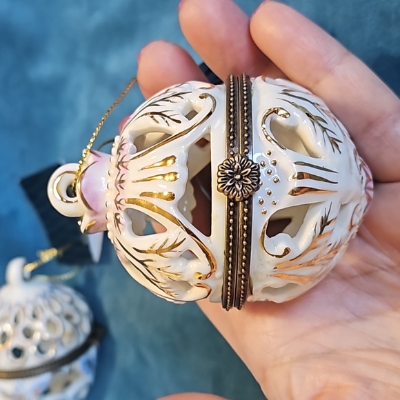 2 beautiful original Seagull Studio ornaments ,new with tag, trinket box,Christm - Picture 8 of 12